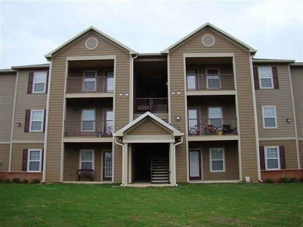 Lakeside Apartments - Photo 3 of 6