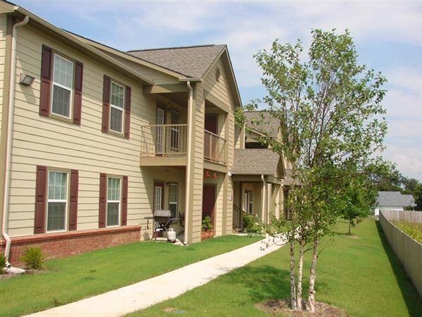 Parkway Village Apartments - Photo 2 of 6