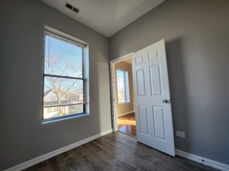 7314 S Kenwood Ave #2 - Photo 4 of 14