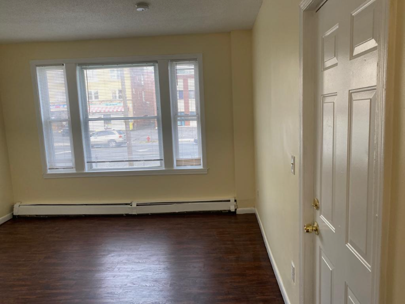 464 Wethersfield Ave #1S - Photo 7 of 9