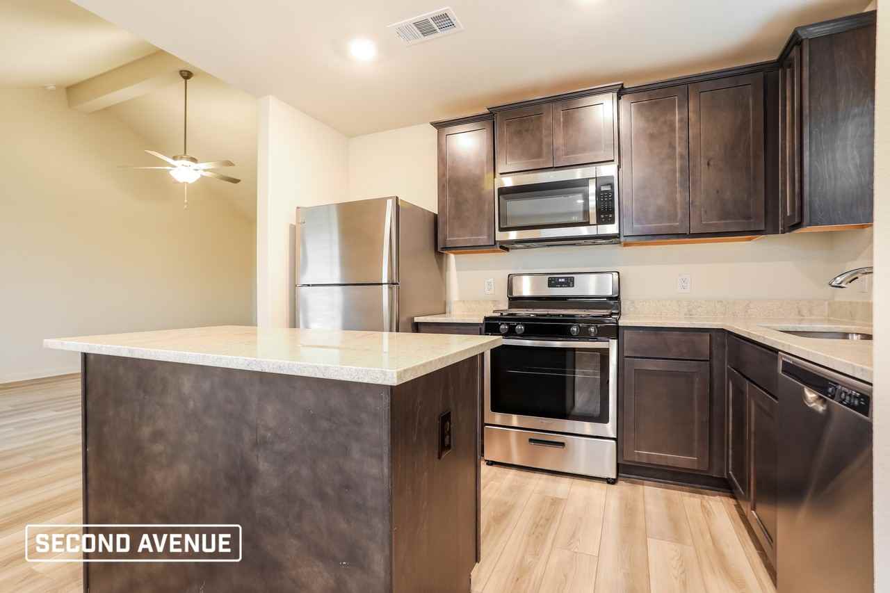 1324 Woodwinds Dr - Photo 3 of 19