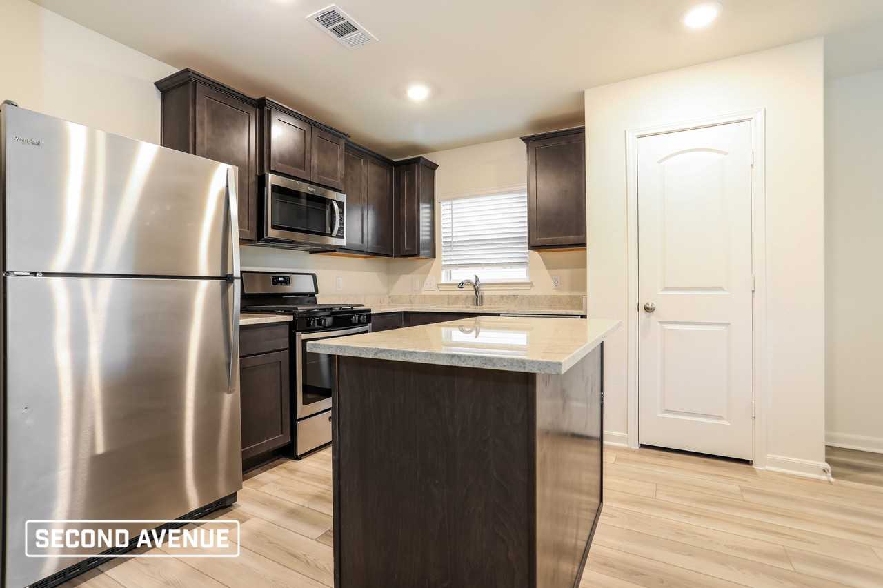 1324 Woodwinds Dr - Photo 4 of 19