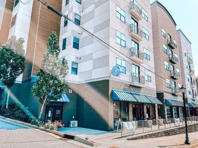 Eclipse on Broad - Photo 2 of 32