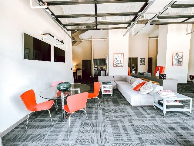 Eclipse on Broad - Photo 5 of 32