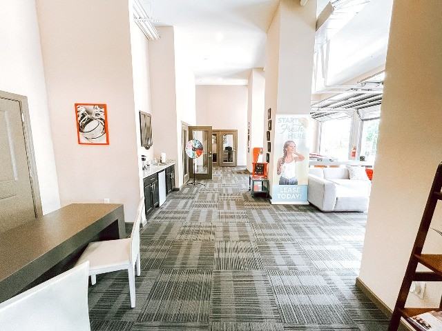 Eclipse on Broad - Photo 6 of 32