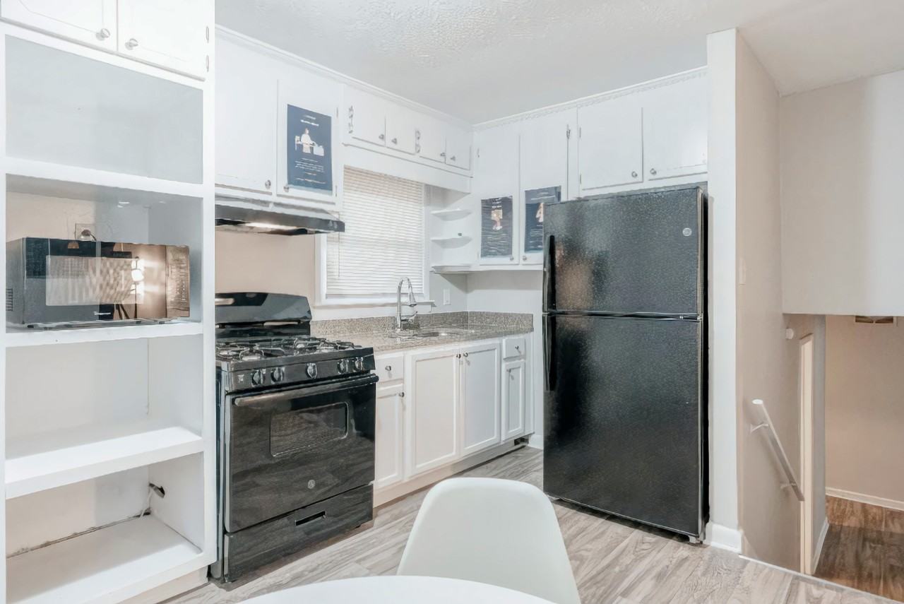 Dartmouth Dr Sw - Photo 2 of 5