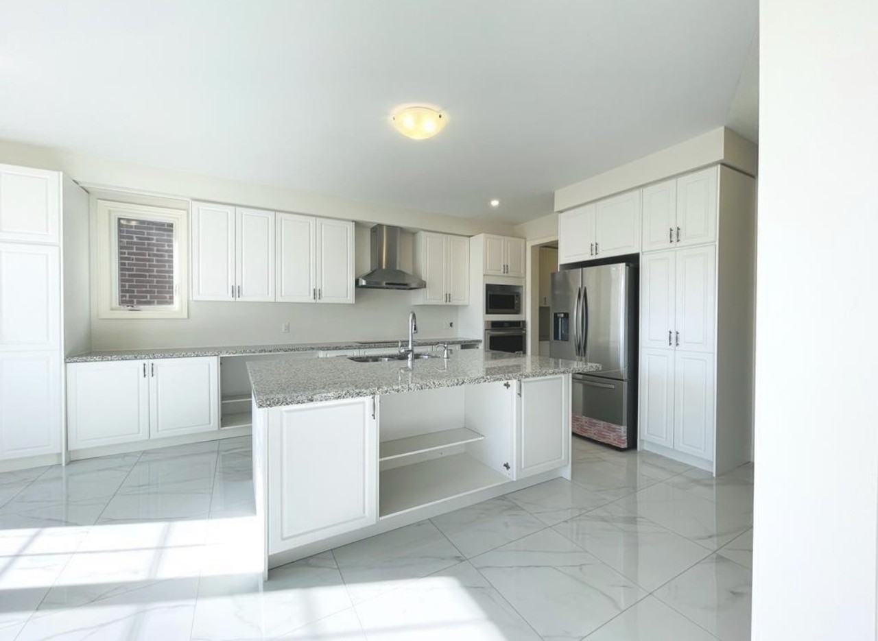 30 Cattail Crescent - Photo 2 of 8