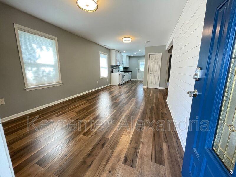 3221 Clayborne Ave - Photo 3 of 19