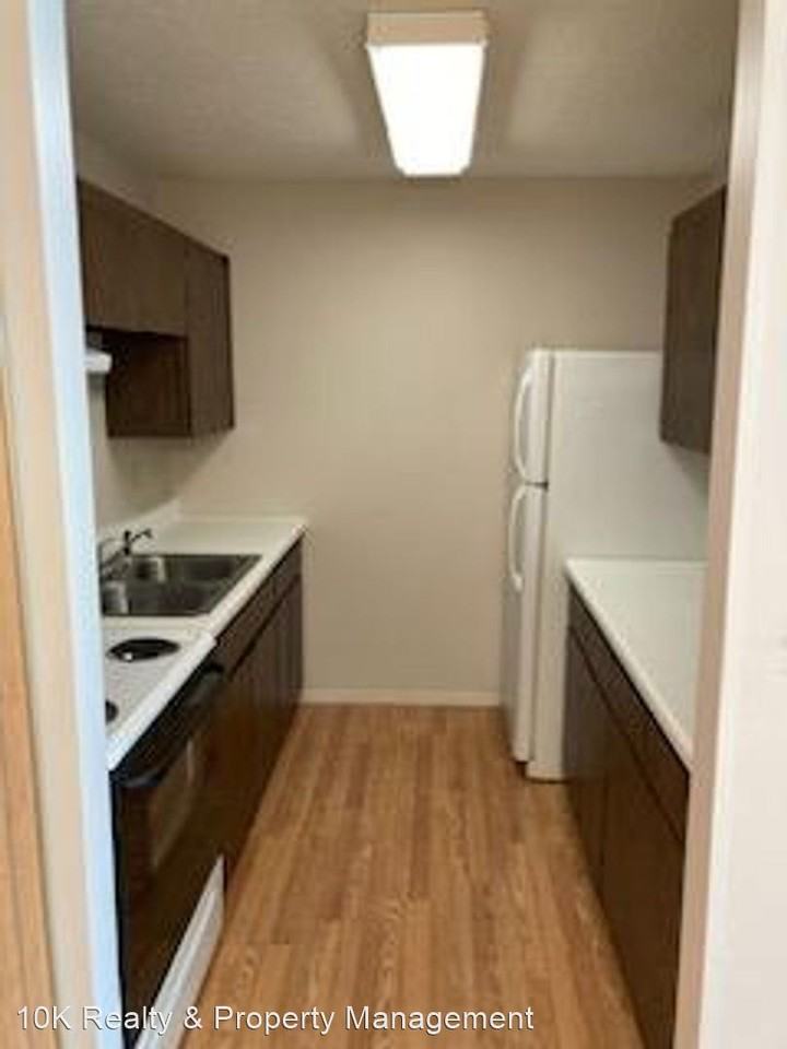 107 7th Street North - Photo 3 of 9