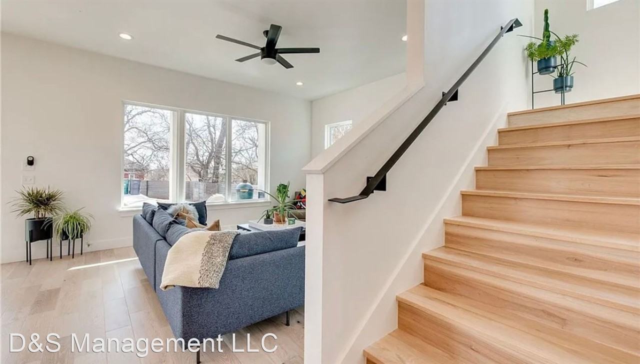 1220 Ne 8th St - Photo 3 of 24