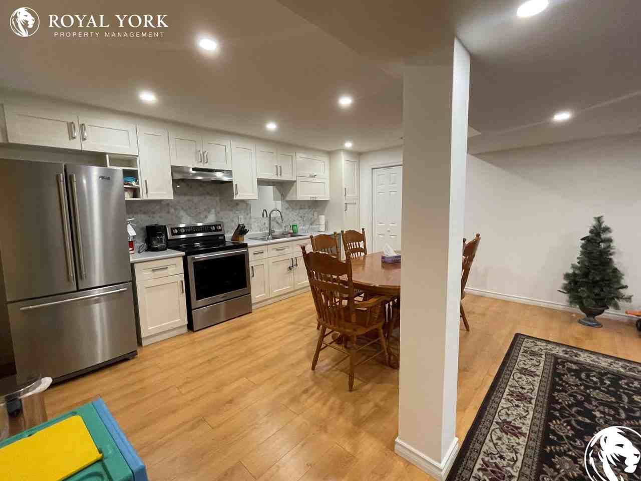 148 Meadow Wood Cres #2 - Photo 2 of 13