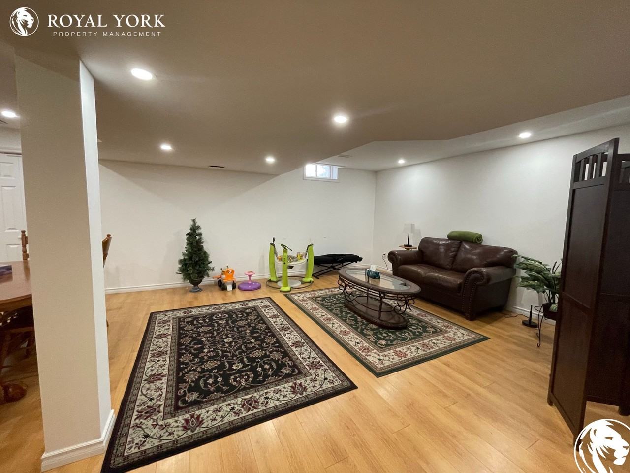 148 Meadow Wood Cres #2 - Photo 3 of 13