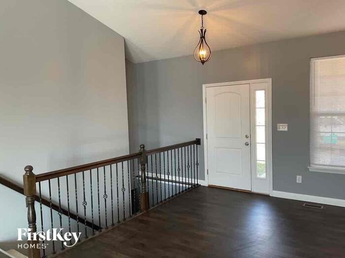 221 Lonepine Dr - Photo 3 of 11