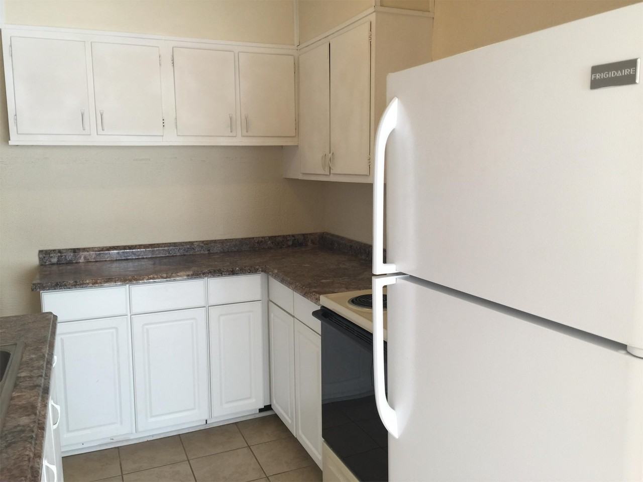 1830 Enslow Ave - Photo 4 of 11