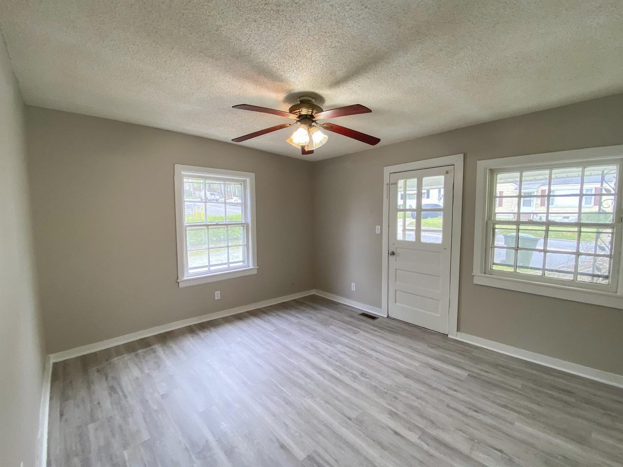 915 Willow Rd #1 - Photo 5 of 20