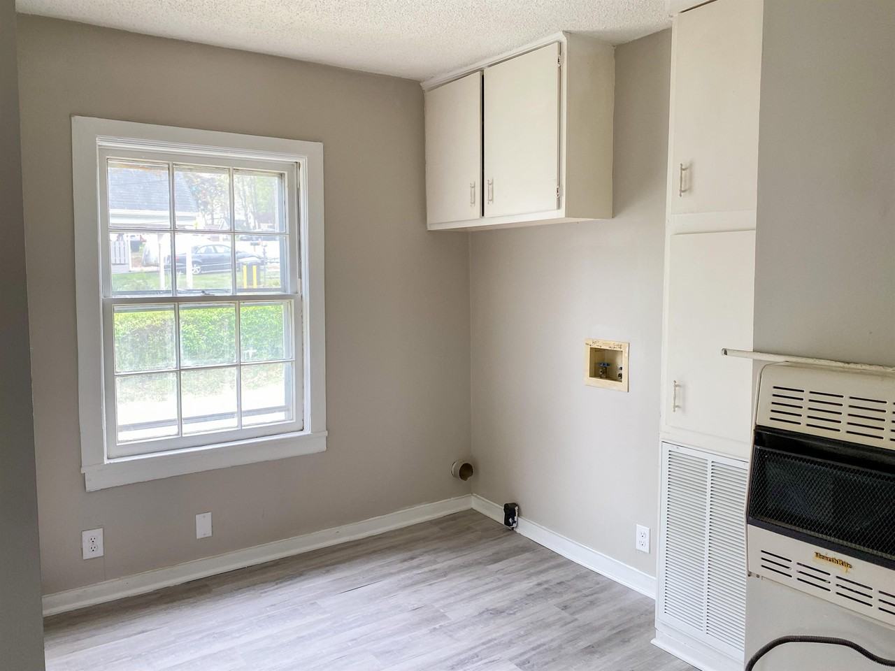 915 Willow Rd #1 - Photo 6 of 20