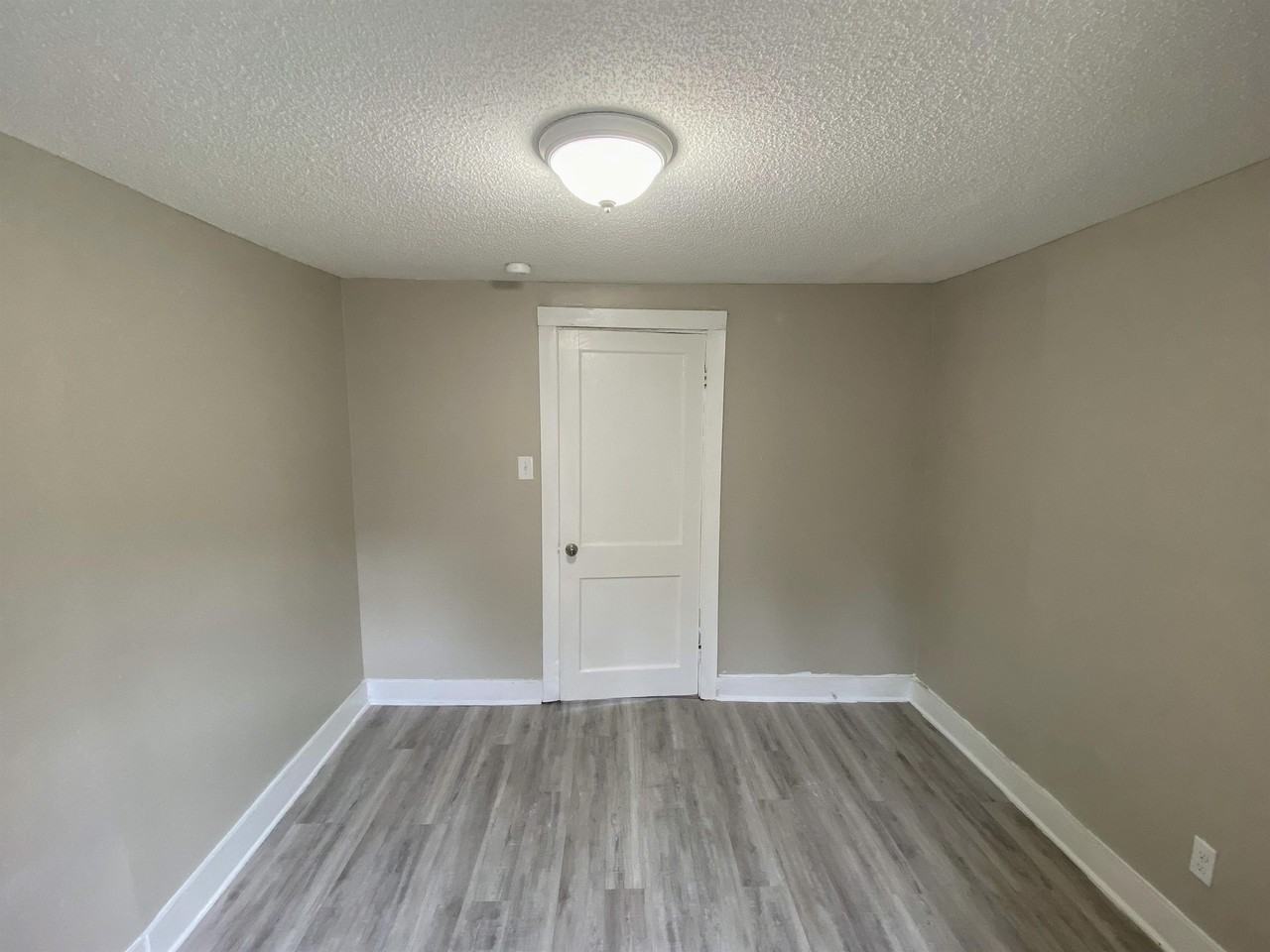 915 Willow Rd #1 - Photo 5 of 14
