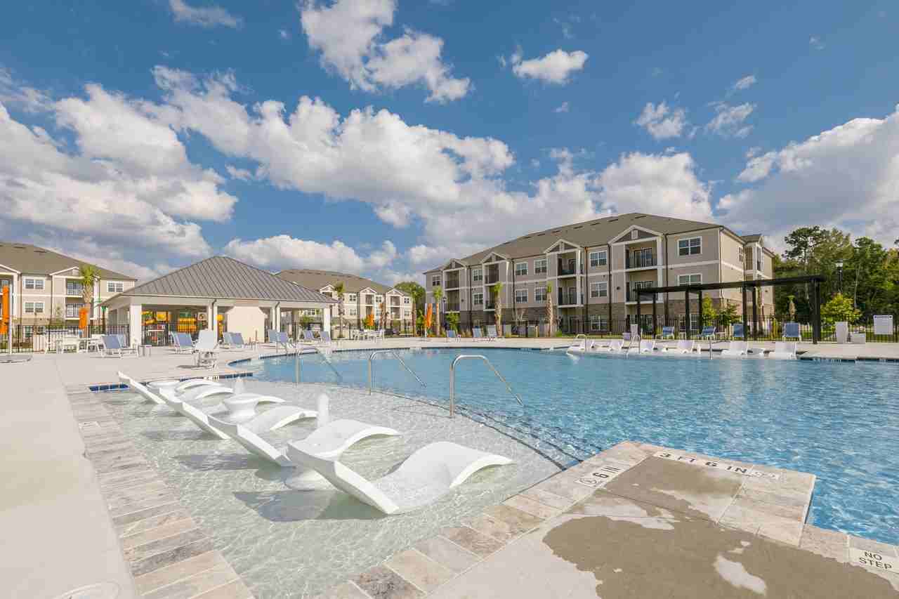 Crescent Pointe Apartments - Photo 3 of 19