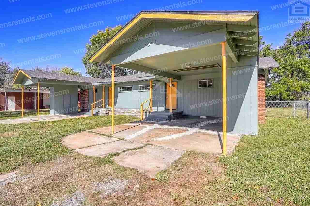 2305 Nw Denver Ave - Photo 3 of 21