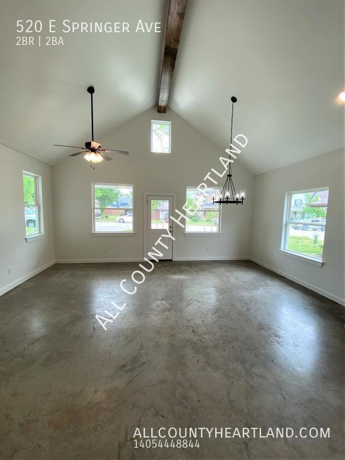 520 E Springer Ave - Photo 3 of 15