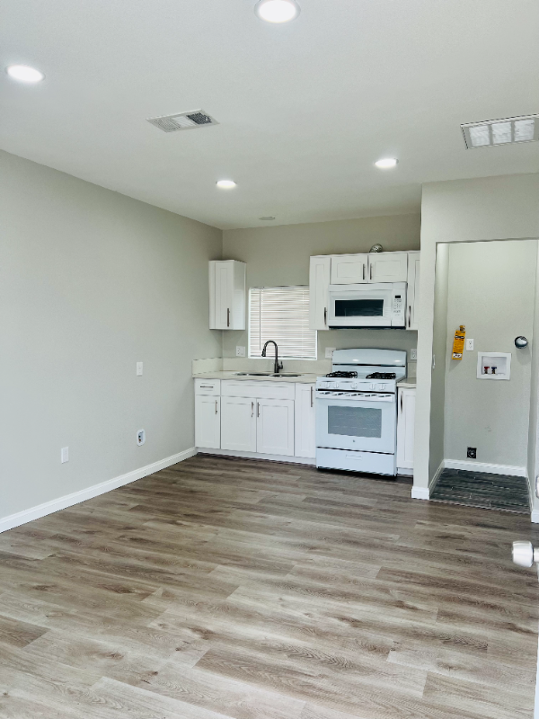 21633 Cottonwood Ave - Photo 3 of 14