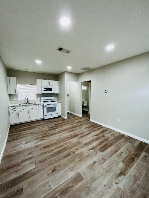 21633 Cottonwood Ave - Photo 4 of 14