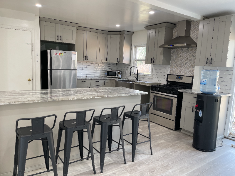 236 Grace St - Photo 3 of 12