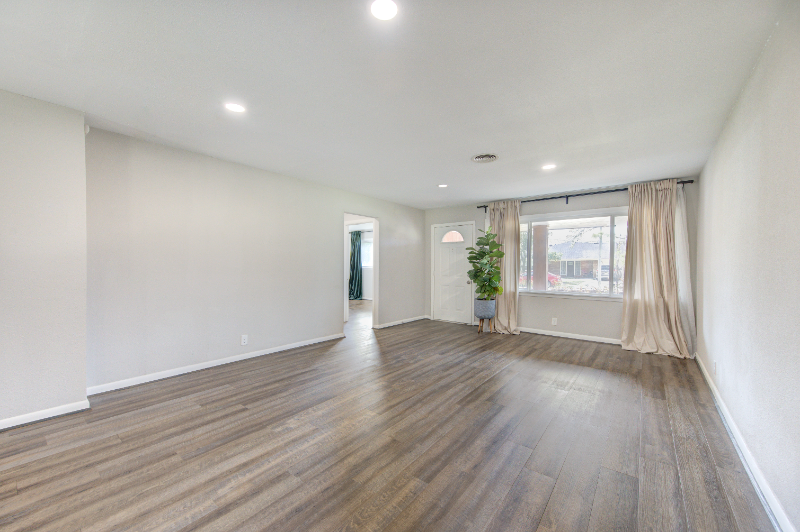 6026 Clarewood Drive - Photo 7 of 32