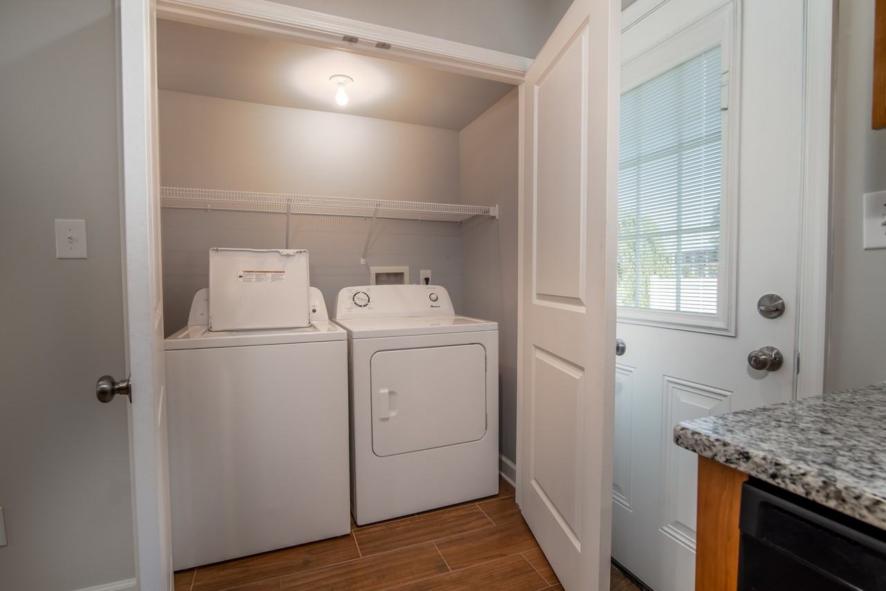 107 Williams Rd - Entire Townhome - Photo 7 of 33