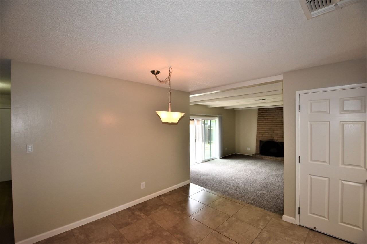 2826 Roxanne Ct - Photo 3 of 12