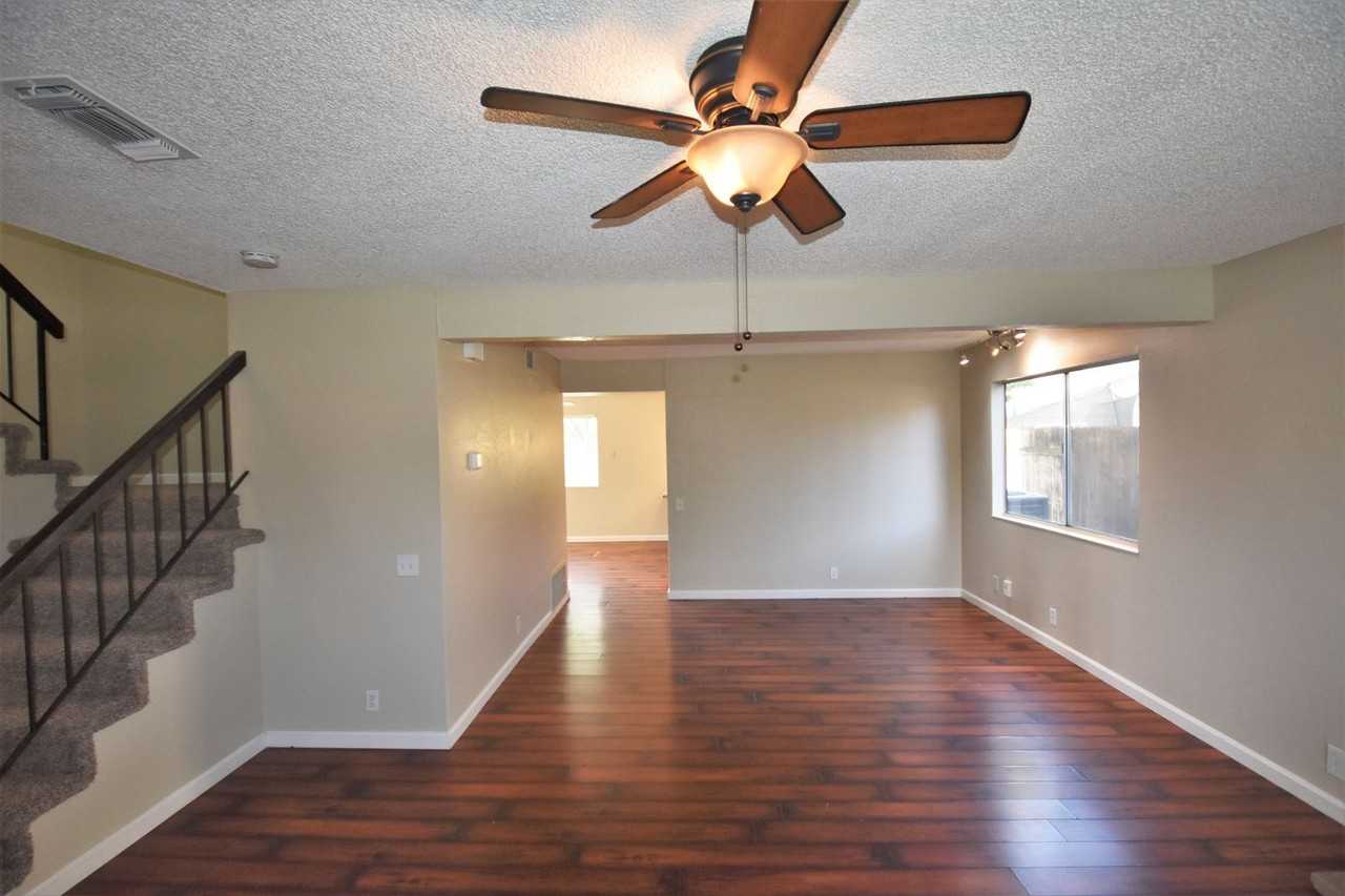 1450 Pebblestone Way - Photo 3 of 15