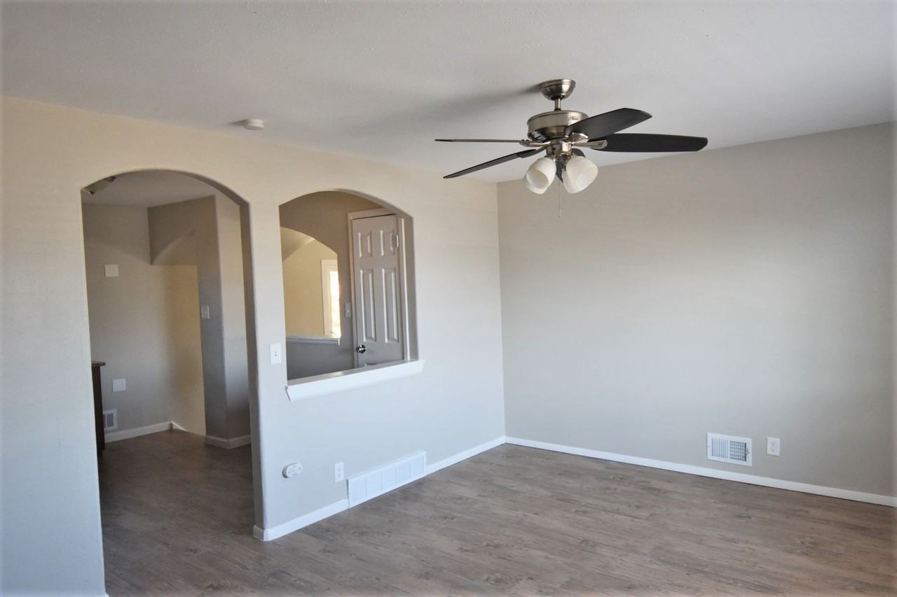 11357 Fowler Dr - Photo 3 of 15