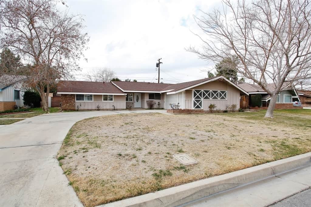 44247 12th St E - Photo 2 of 17