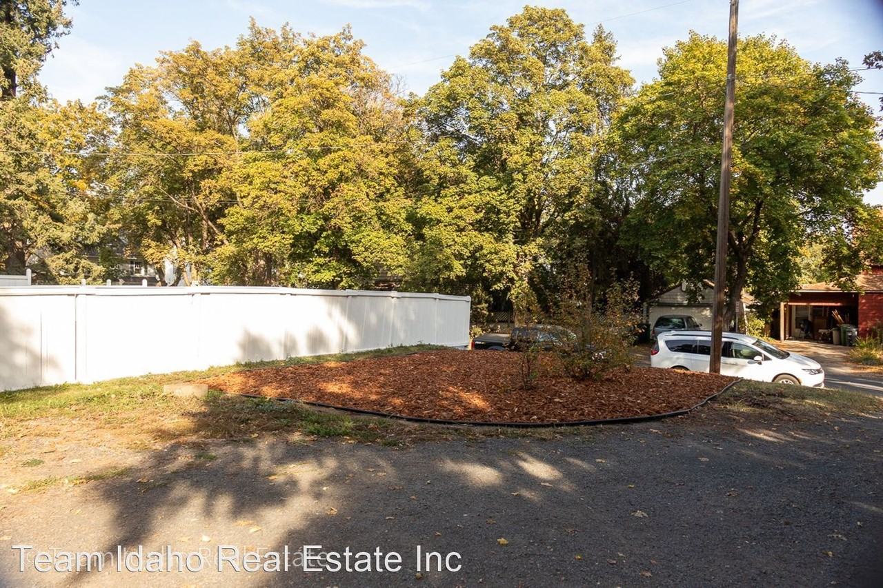 531 E 3rd St - Photo 3 of 49