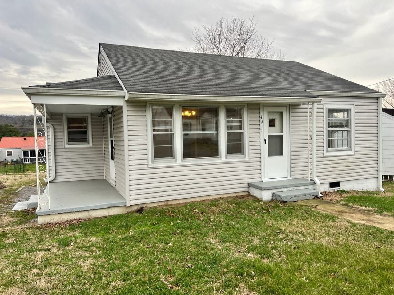 409 W Colonial St - Photo 2 of 12