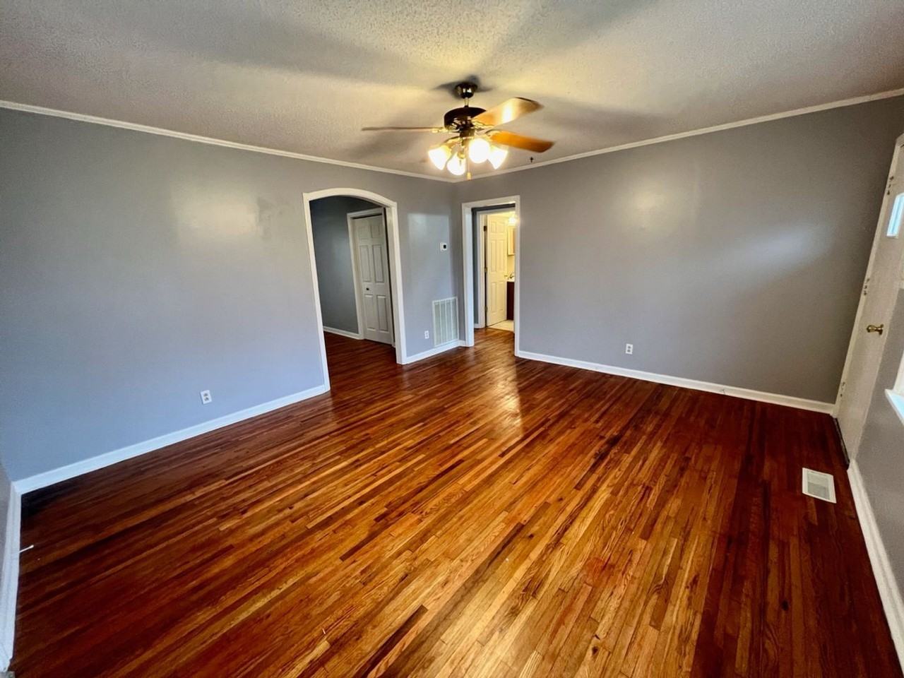 409 W Colonial St - Photo 3 of 12