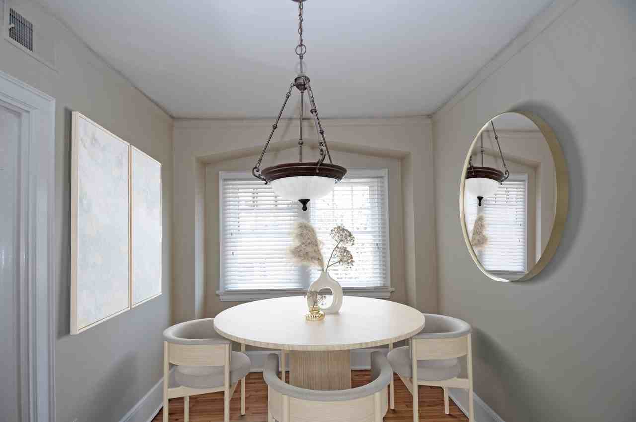 Lindsay 414 - Photo 2 of 39