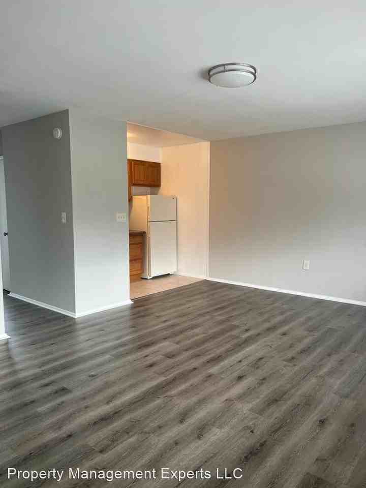 GLENDALE TERRACE APARTMENTS @ Huntington Station - Photo 2 of 16