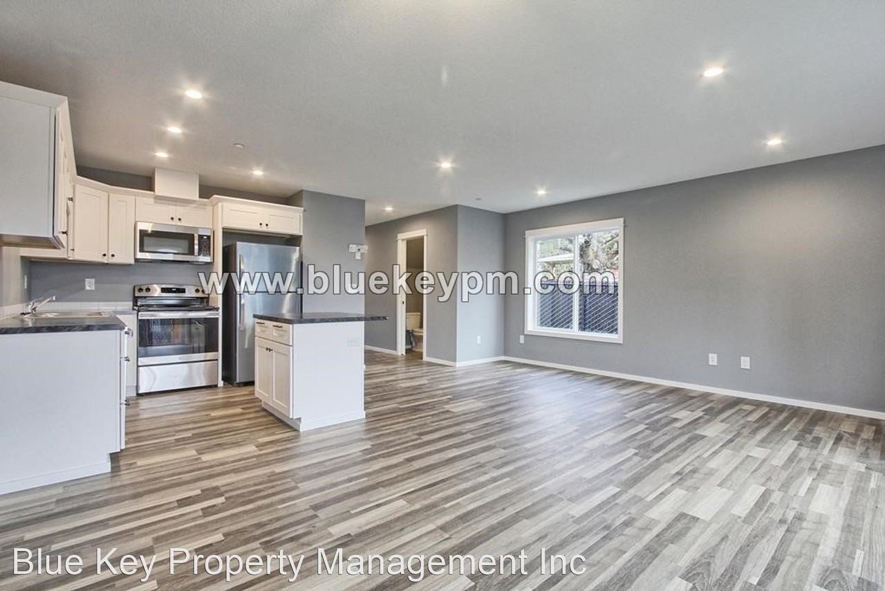 322 E 7th St - Photo 2 of 10