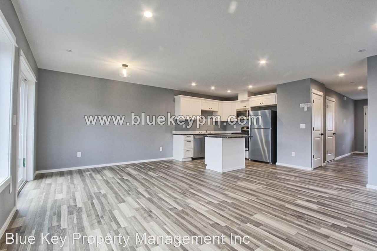 322 E 7th St - Photo 3 of 10