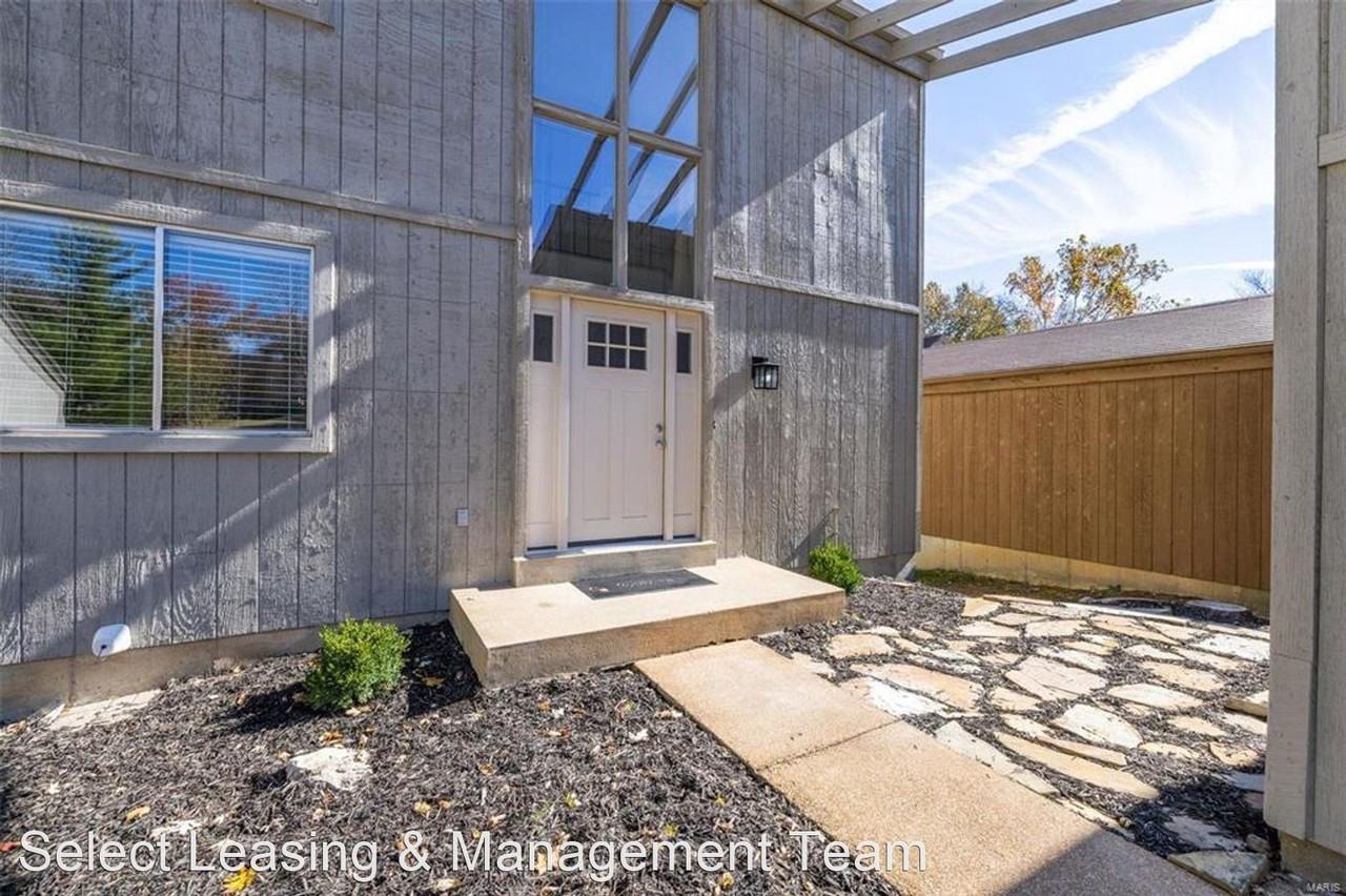 1675 Country Hill Ln - Photo 3 of 32