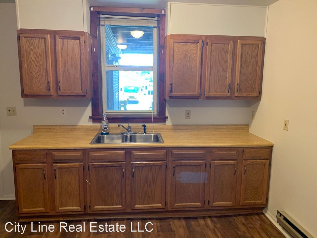 156 Ann St - Photo 3 of 32