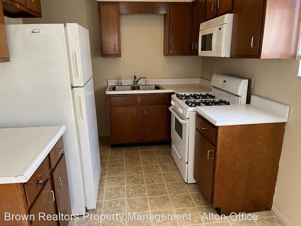 525 Mill St - Photo 3 of 8