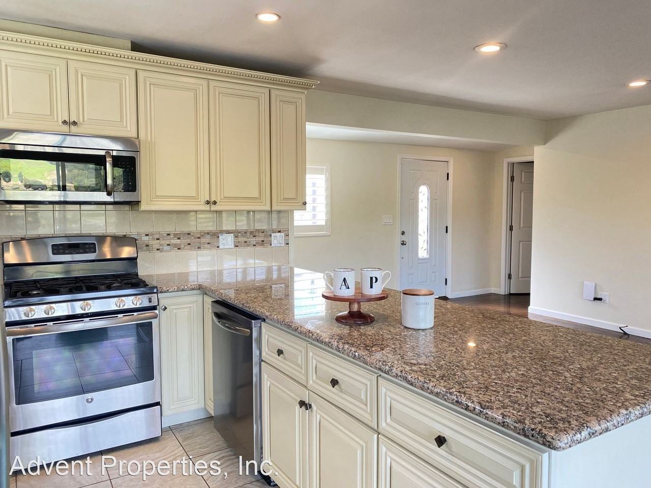 8648 Seneca St - Photo 2 of 17