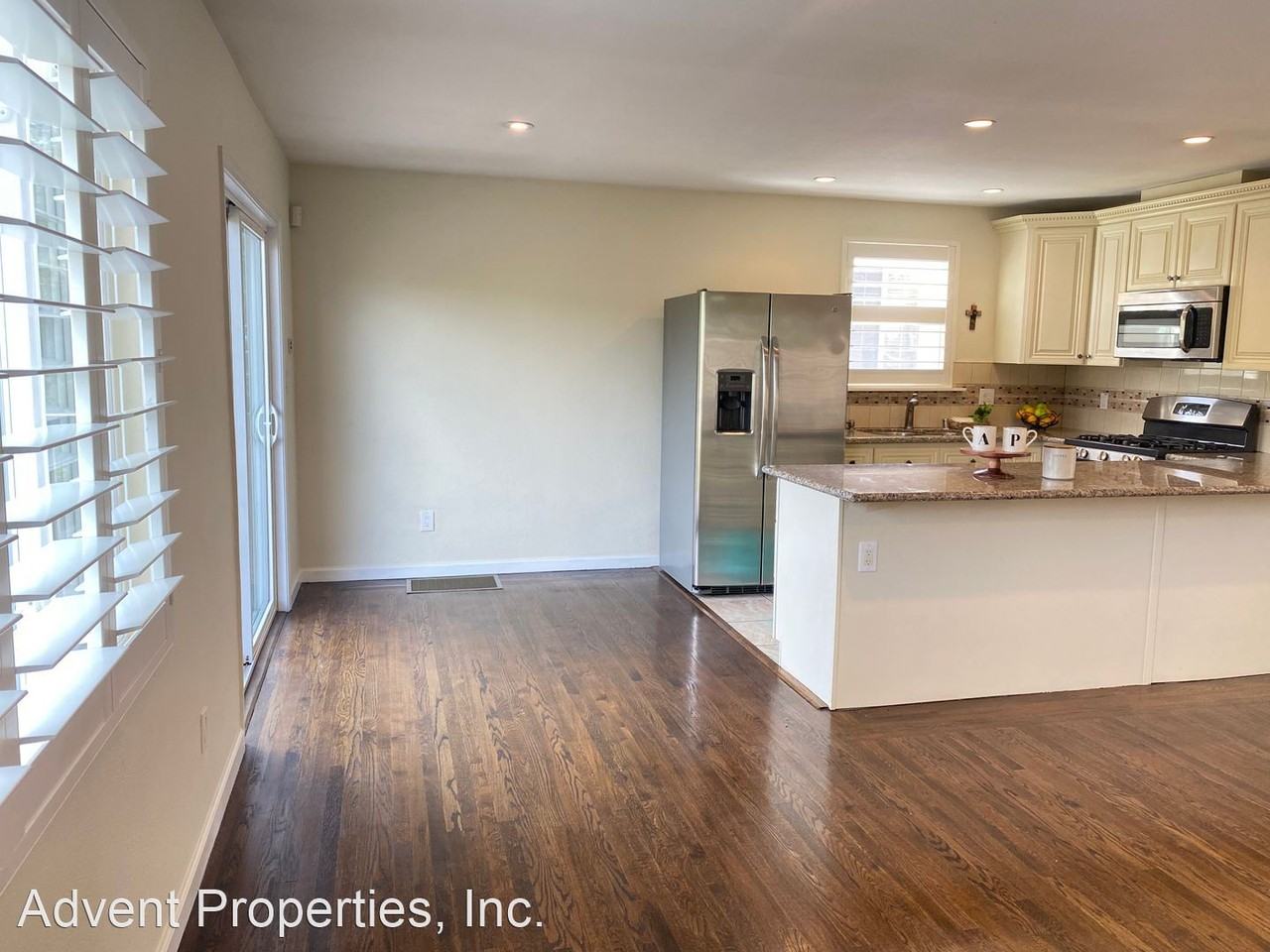 8648 Seneca St - Photo 3 of 17