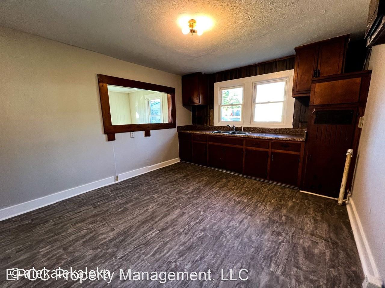 204-206 Spring Dr - Photo 3 of 14