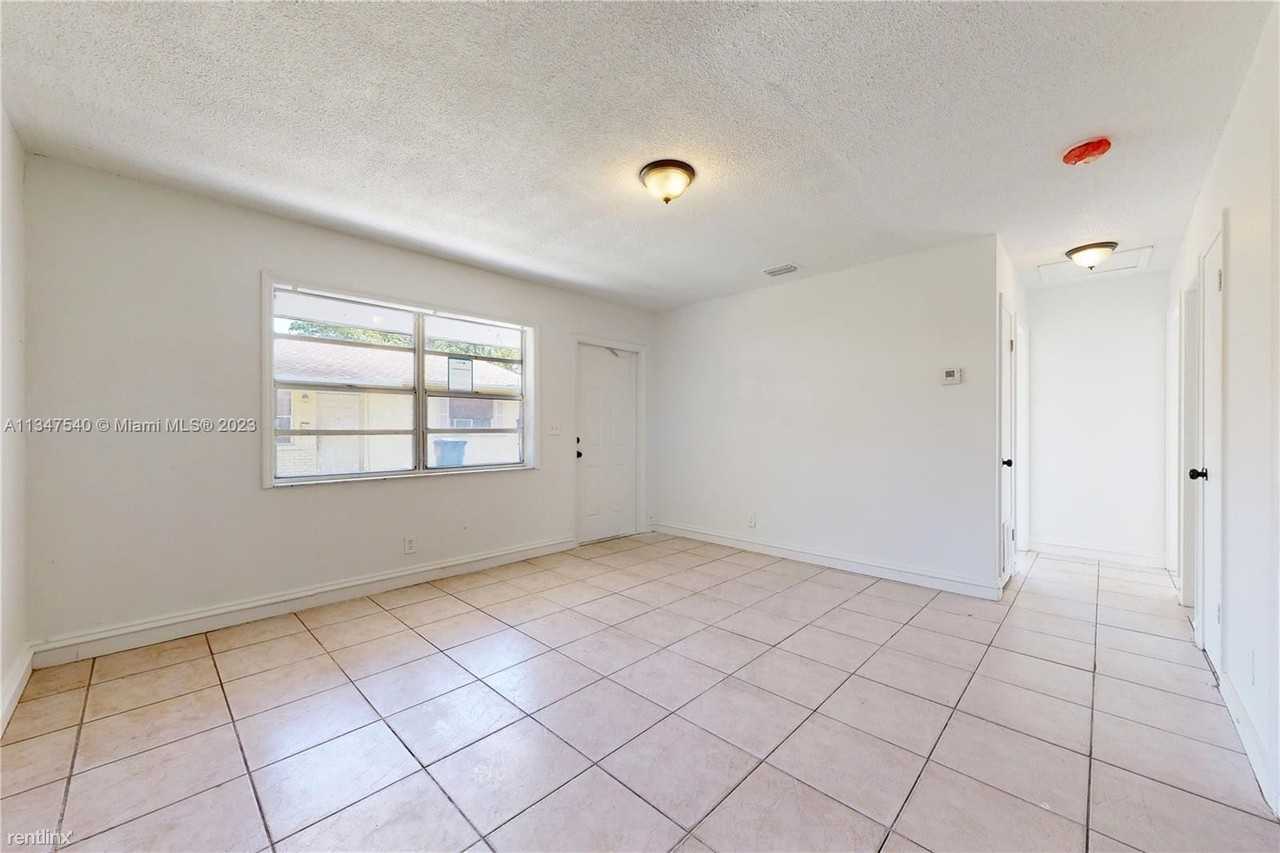 849 Sw 9th Ct #1 - Photo 2 of 10