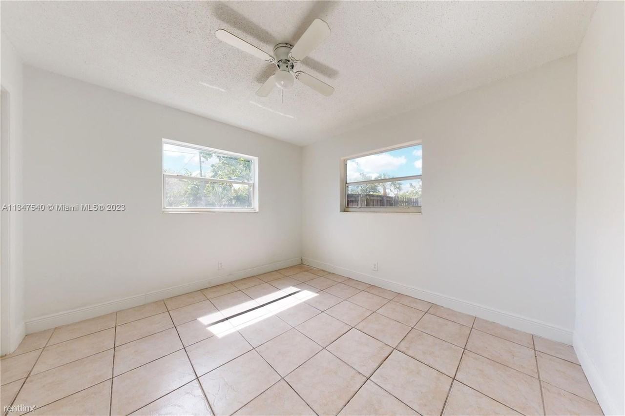 849 Sw 9th Ct #1 - Photo 3 of 10