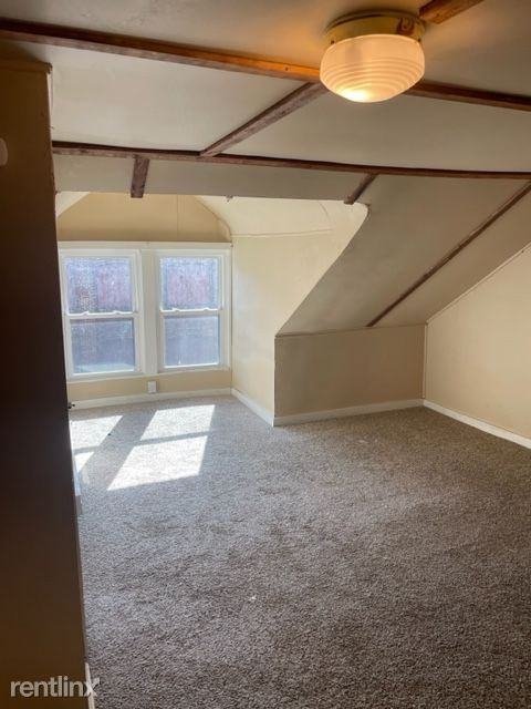 1043 W Poplar St - Photo 2 of 17