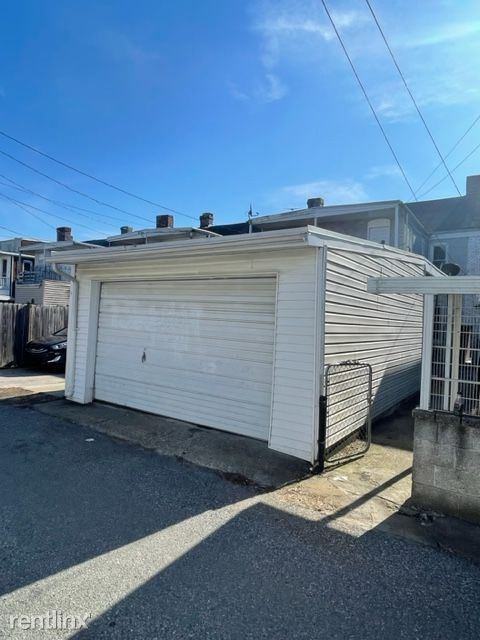 1043 W Poplar St - Photo 3 of 17